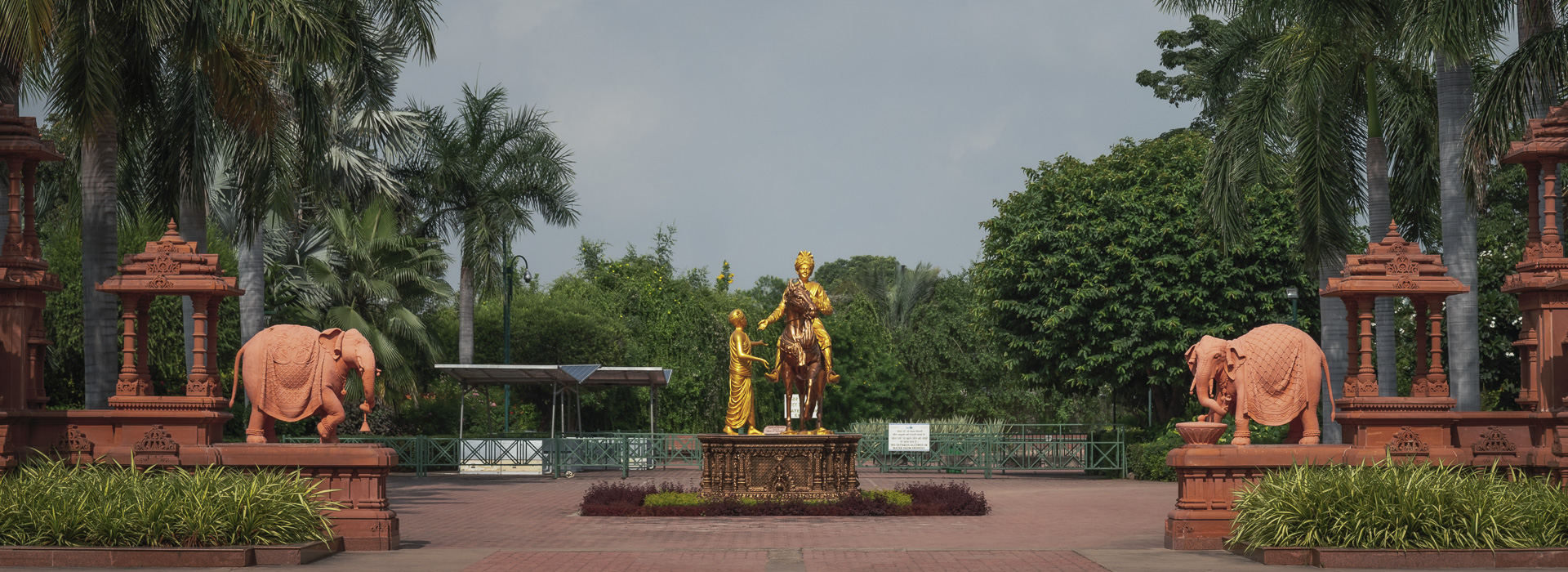 Swaminarayan Akshardham, Gujarat: Garden