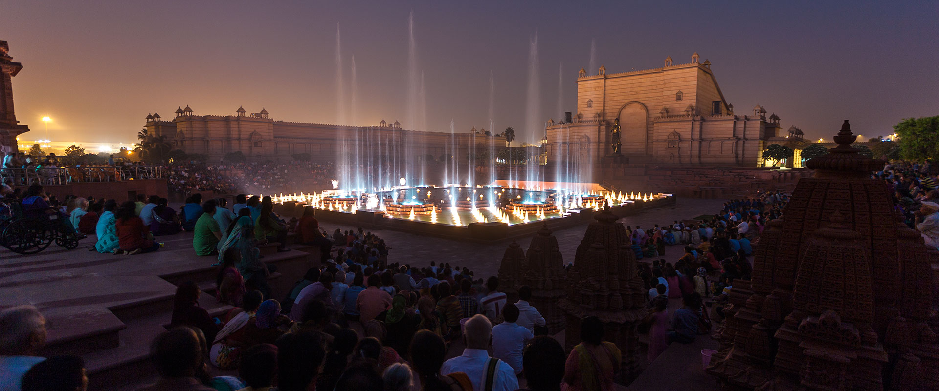 akshardham temple delhi night