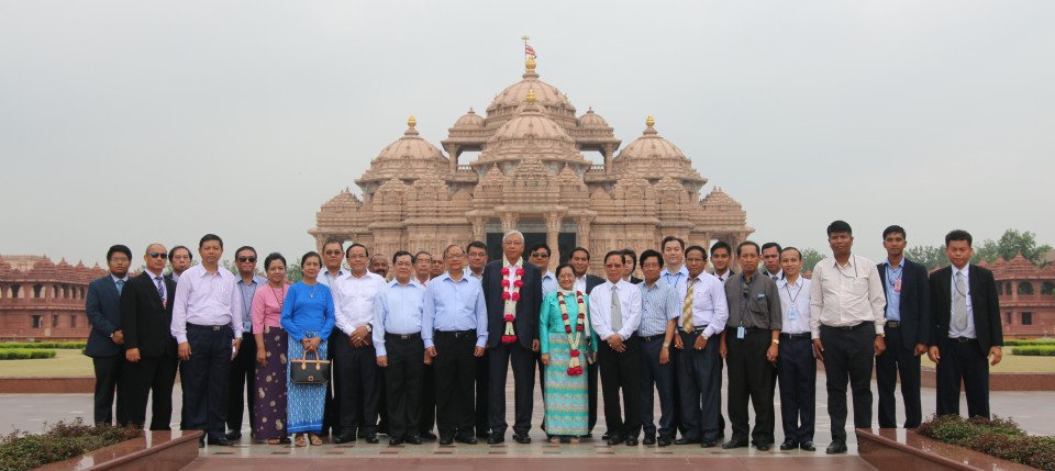 Myanmar President H.E. U Htin Kyawand delegation visit Swaminarayan Akshardham in New Delhi