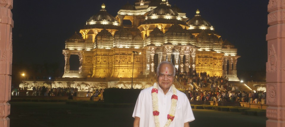 Governor of Assam and the Acting Governor of Meghalaya Shri Banwarilal Purohit at Swaminarayan Akshardham in New Delhi